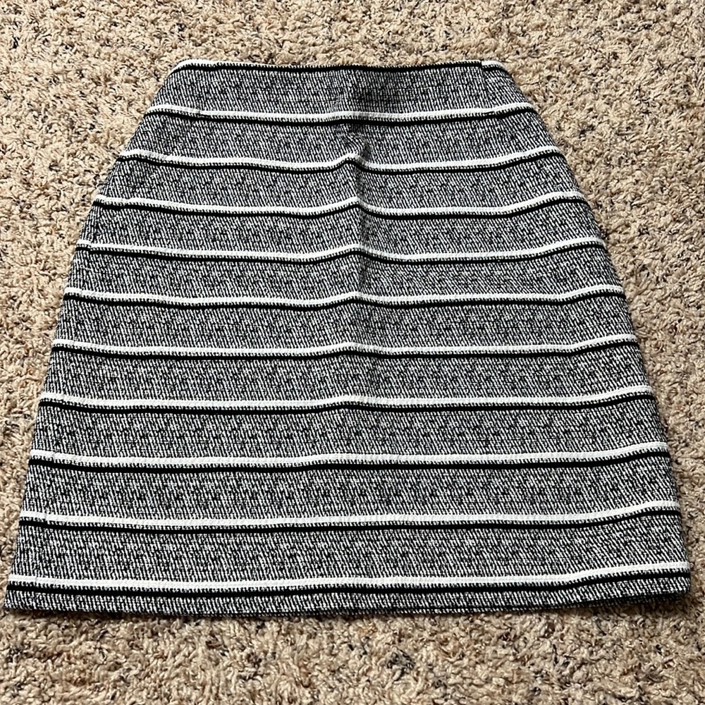 like new* Ann Taylor Petite mini/midi skirt